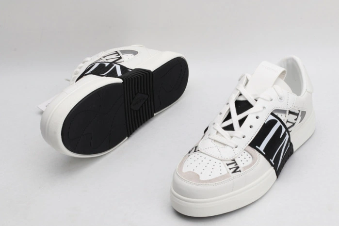 Va*lentino sneaker
