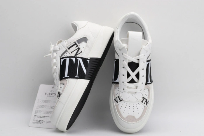 Va*lentino sneaker