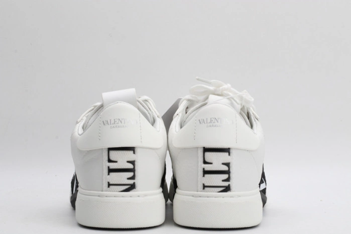 Va*lentino sneaker