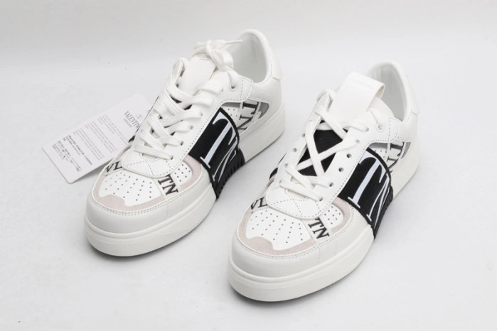 Va*lentino sneaker