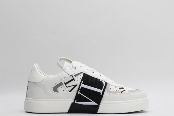 Va*lentino sneaker