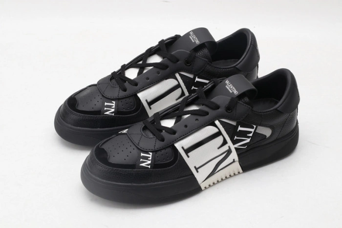 Va*lentino sneaker