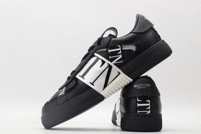 Va*lentino sneaker