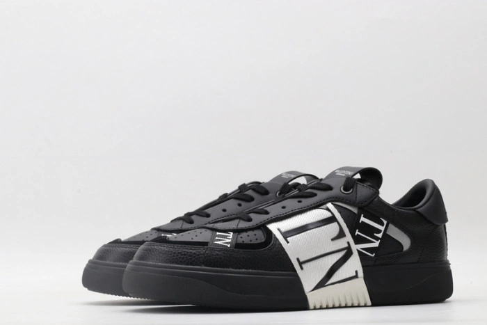 Va*lentino sneaker