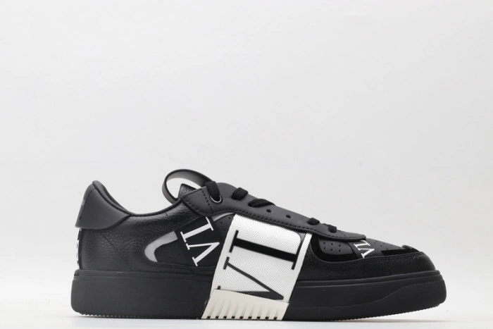 Va*lentino sneaker