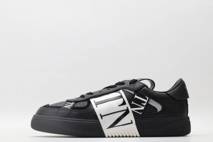 Va*lentino sneaker