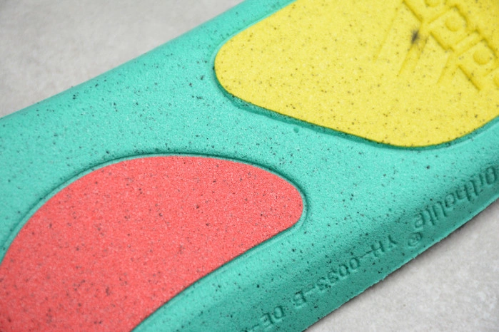 YEEZY 700 V3 GLOW IN THE DARK H67799