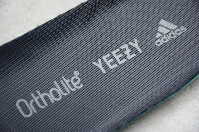 YEEZY 700 V3 GLOW IN THE DARK H67799