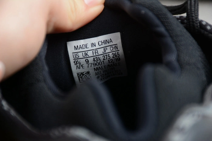 YEEZY 700 V3 GLOW IN THE DARK H67799