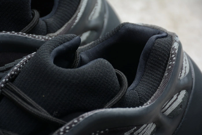 YEEZY 700 V3 GLOW IN THE DARK H67799