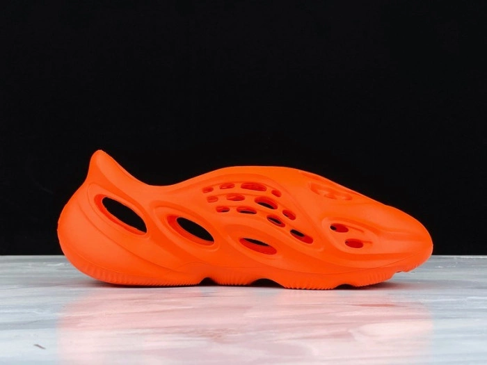 YEEZY FOAM RUNNER NACARAT