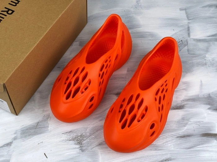 YEEZY FOAM RUNNER NACARAT