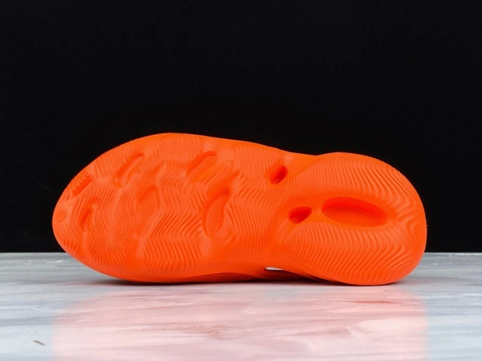 YEEZY FOAM RUNNER NACARAT