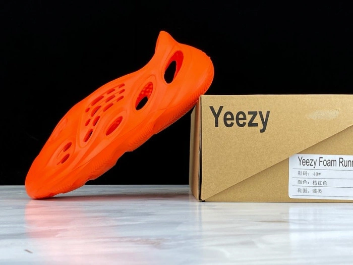 YEEZY FOAM RUNNER NACARAT