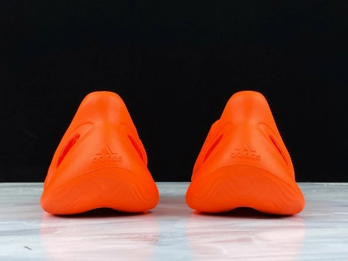 YEEZY FOAM RUNNER NACARAT