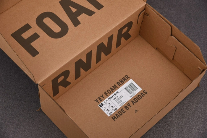 adidas Yeezy Foam RNR Onyx   HP8739