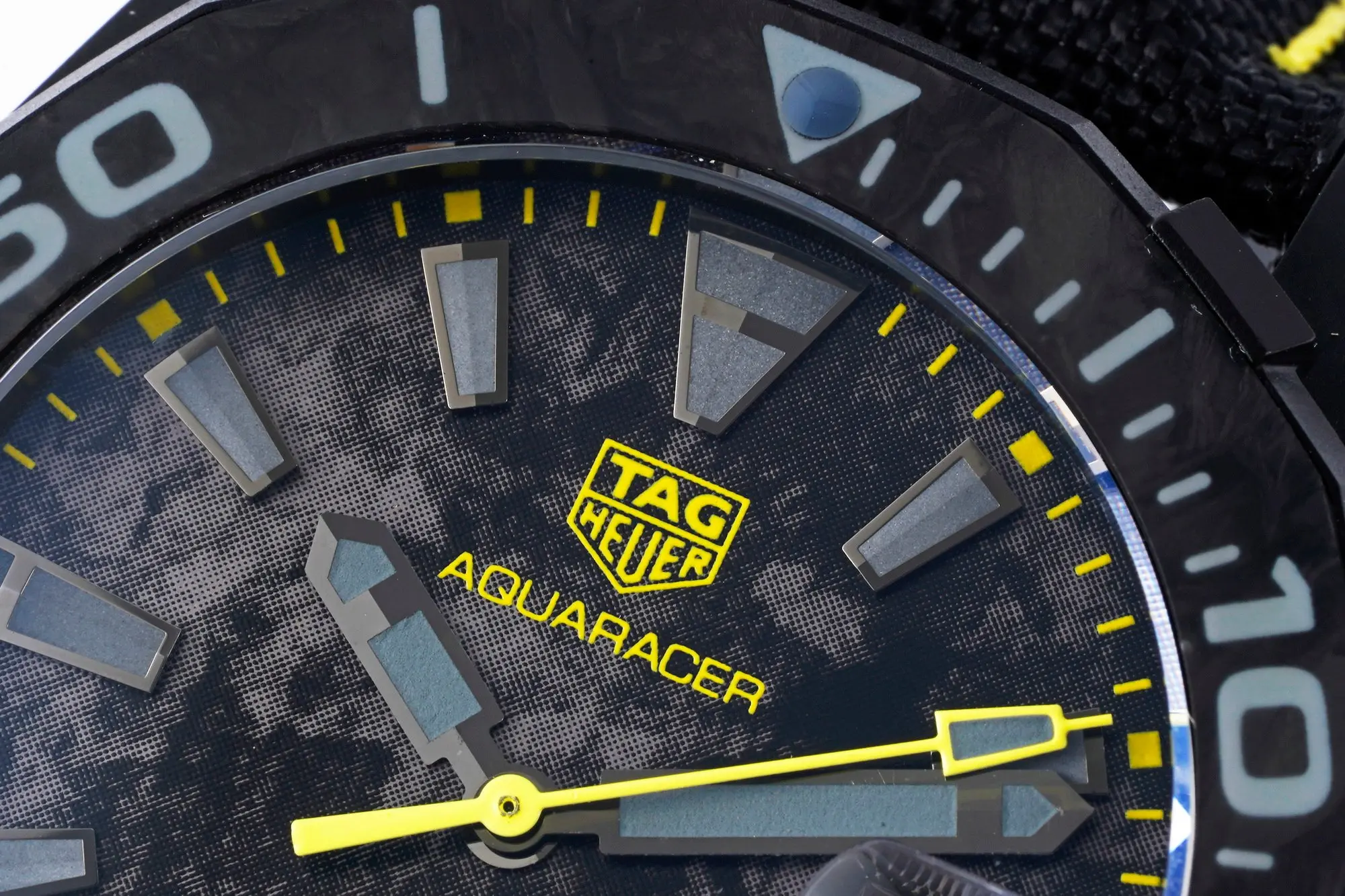 V6 Factory TAG Heuer Series Watch – Black Carbon Fiber Dial, Yellow Stitching Strap, Formal &  Style, SW200 Movement, Super Clone Replica Edition HighQuality 4099
