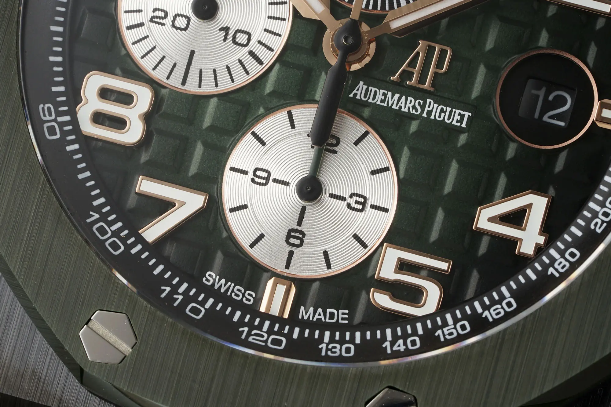 Snug JH Factory Audemars Piguet Royal Oak Offshore 26400 Green Super Clone Watch 6219