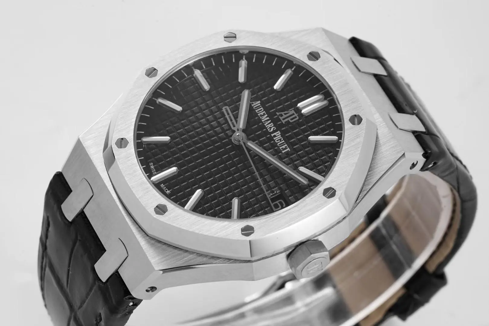 WellDesigned R8 Factory Audemars Piguet Royal Oak 15500 Black Leather Super Clone Watch 1579