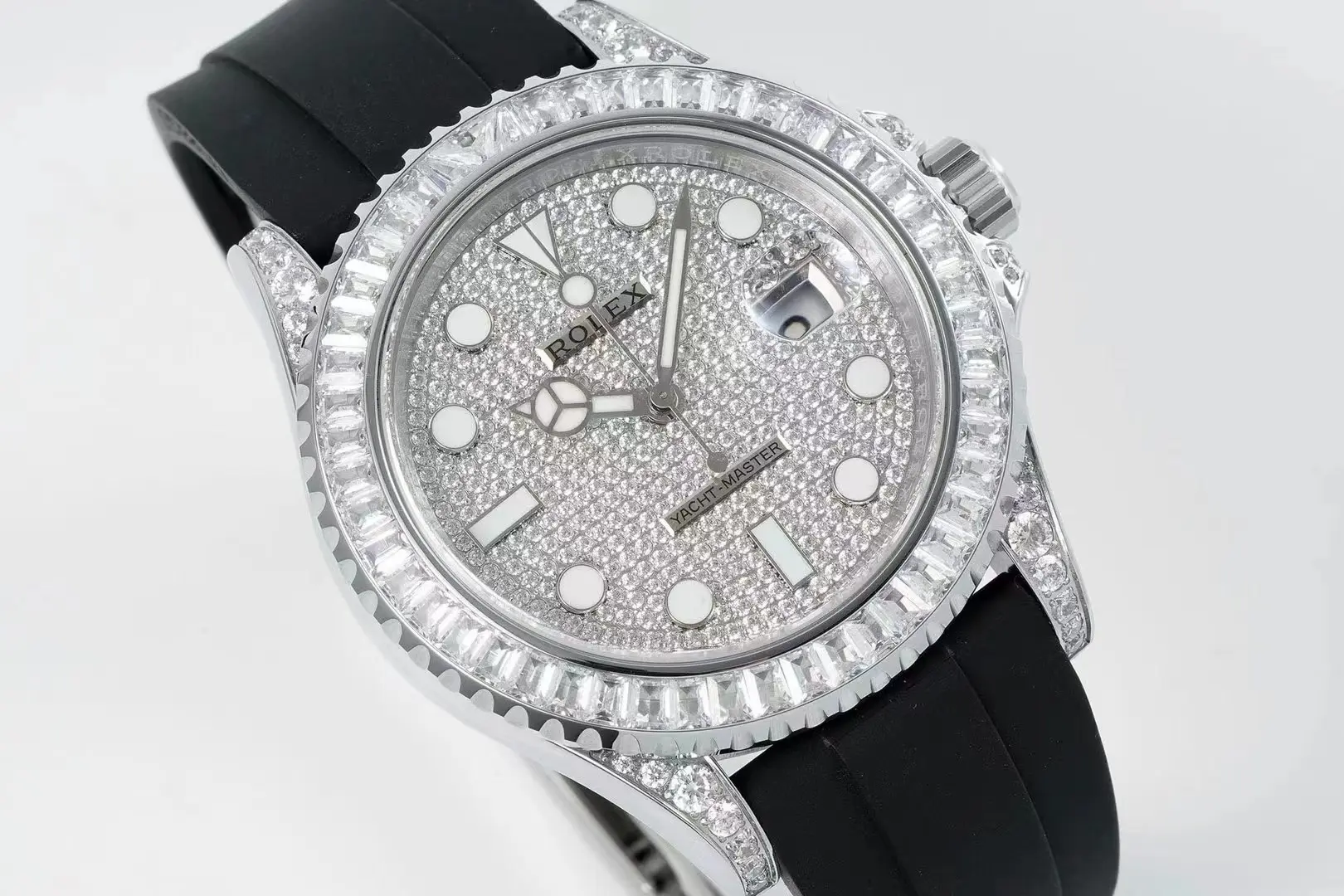 Rolex Yacht-Master 42mm Diamond Set Watch – Silver Dial with Black Rubber Strap Sustainable 349