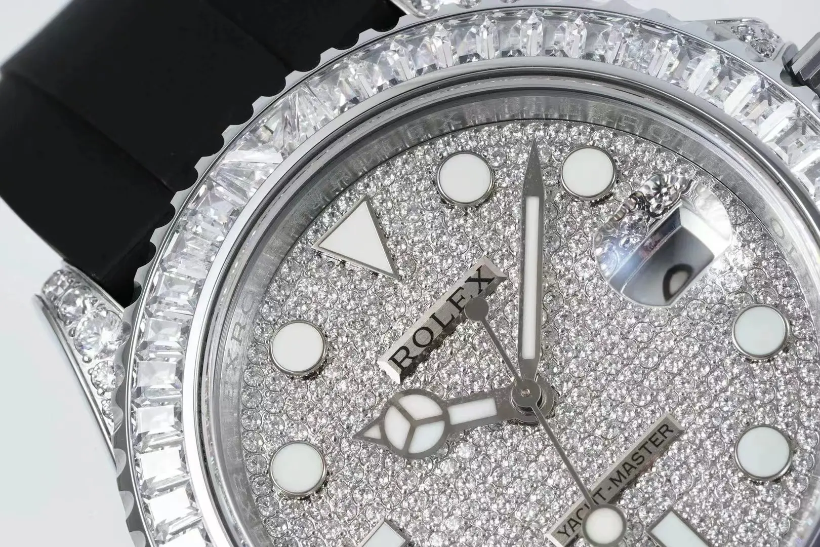 Rolex Yacht-Master 42mm Diamond Set Watch – Silver Dial with Black Rubber Strap Sustainable 349