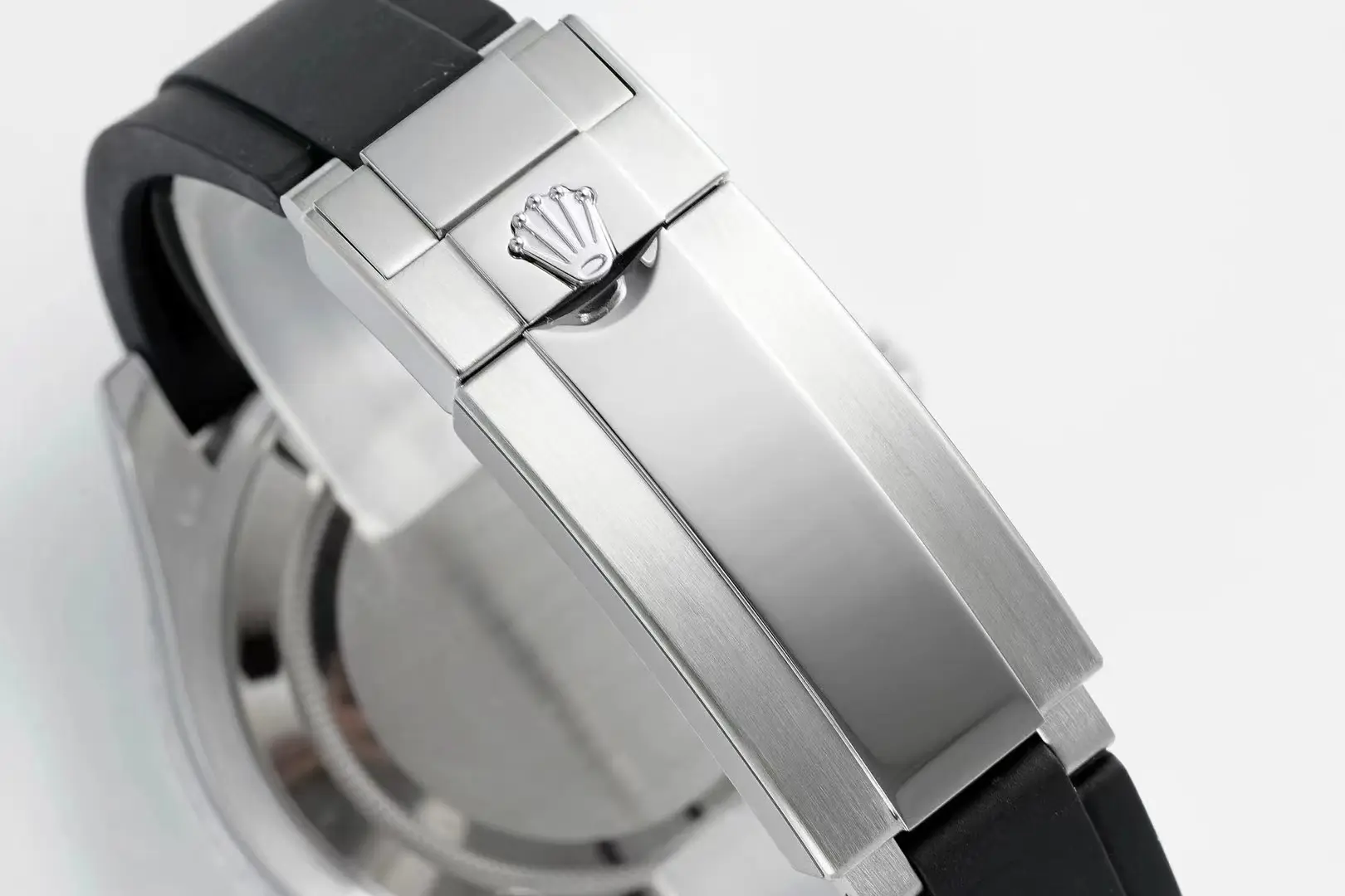 Rolex Yacht-Master 42mm Diamond Set Watch – Silver Dial with Black Rubber Strap Sustainable 349