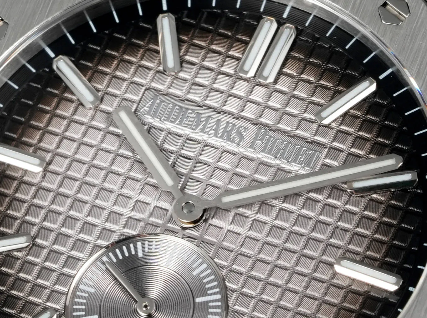 WrinkleFree ZF Factory Audemars Piguet Royal Oak 26591IP Silver Super Clone Watch 1814
