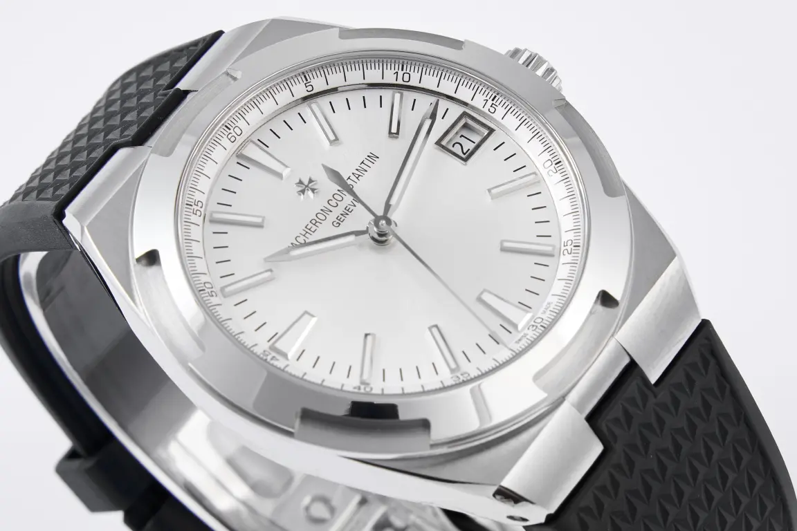 8F Factory Vacheron Constantin Overseas 4500V Series – Silver Dial with Black Rubber Strap – Luxury Steel Super Clone Watch – Best Replica Quality Fashionable 4206
