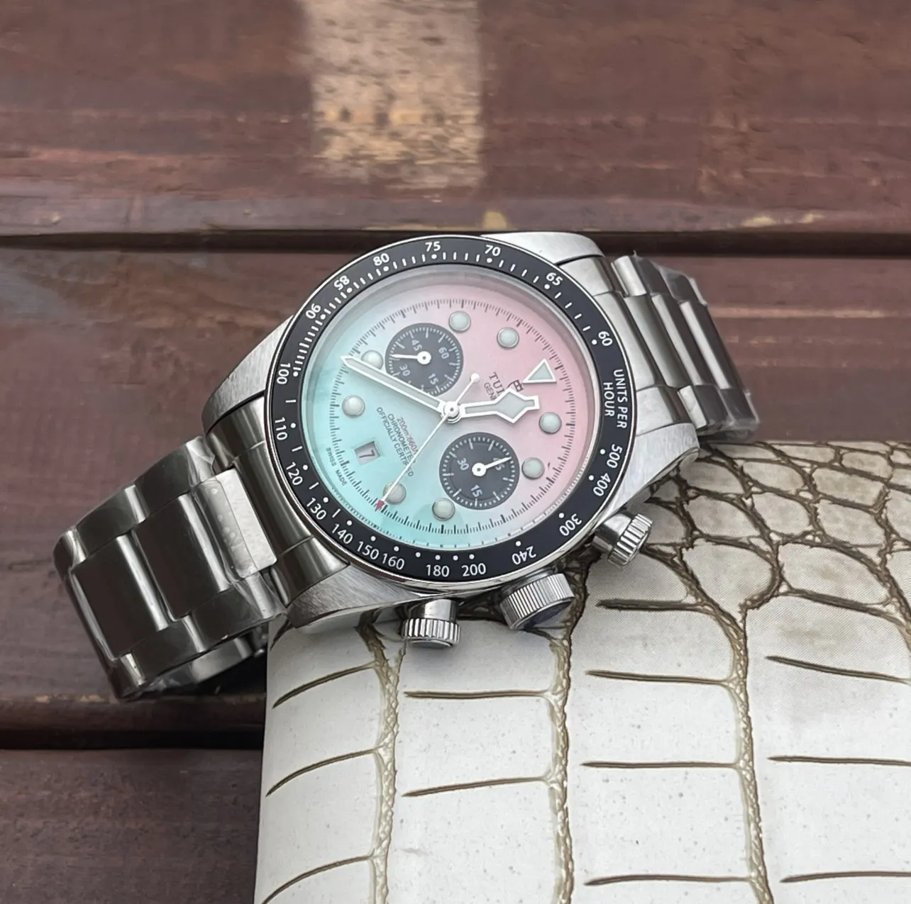 WrinkleFree Tudor Black Bay Chrono Gradient Pink-to-Blue Dial Stainless Steel Bracelet Men’s Chronograph Watch 4288