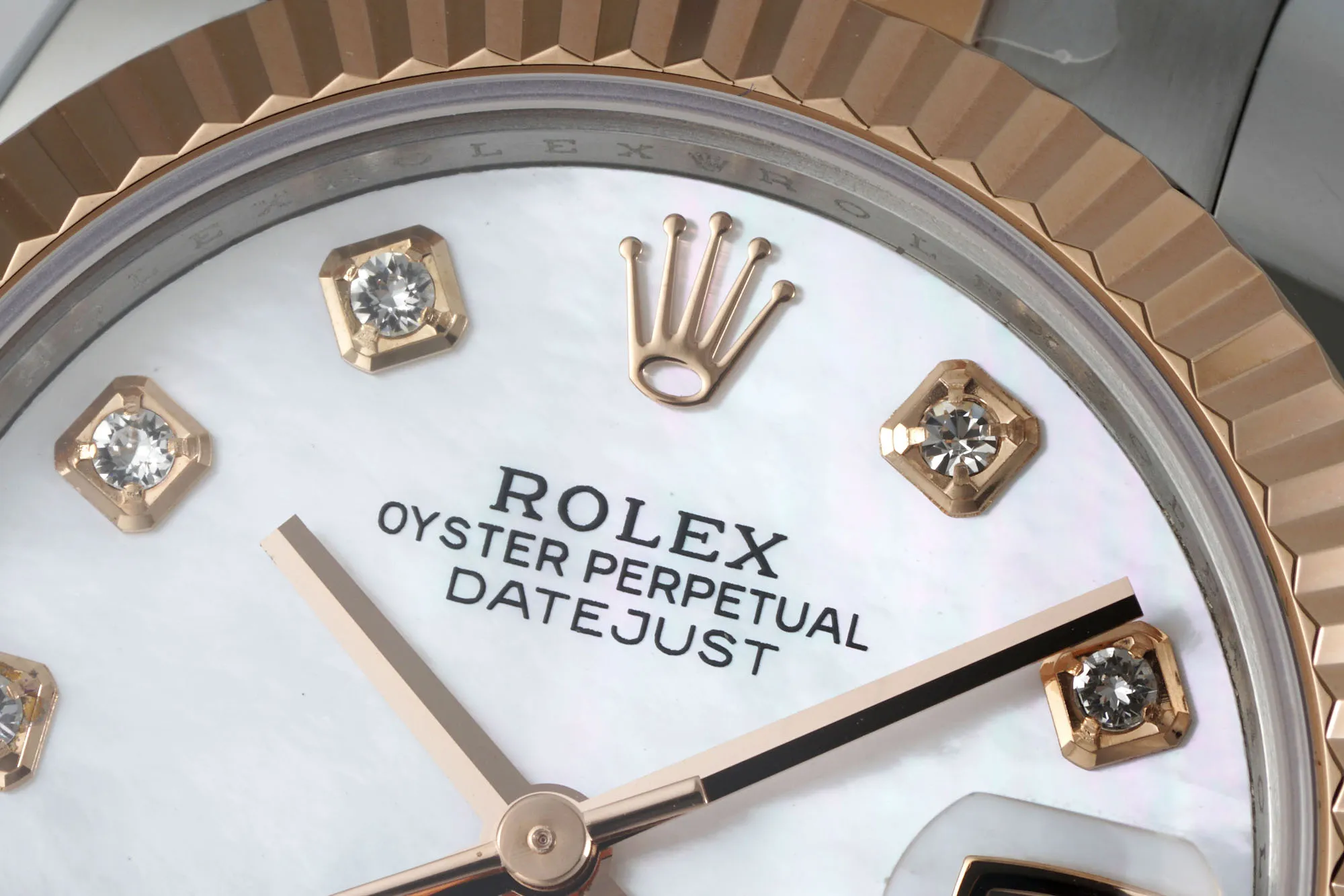 FlexibleFit AR Factory Rolex Lady-Datejust 28mm White Mother-of-Pearl Dial Diamond Bezel Two-Tone Stainless Steel and Yellow Gold Jubilee Bracelet Women’s Watch 4929