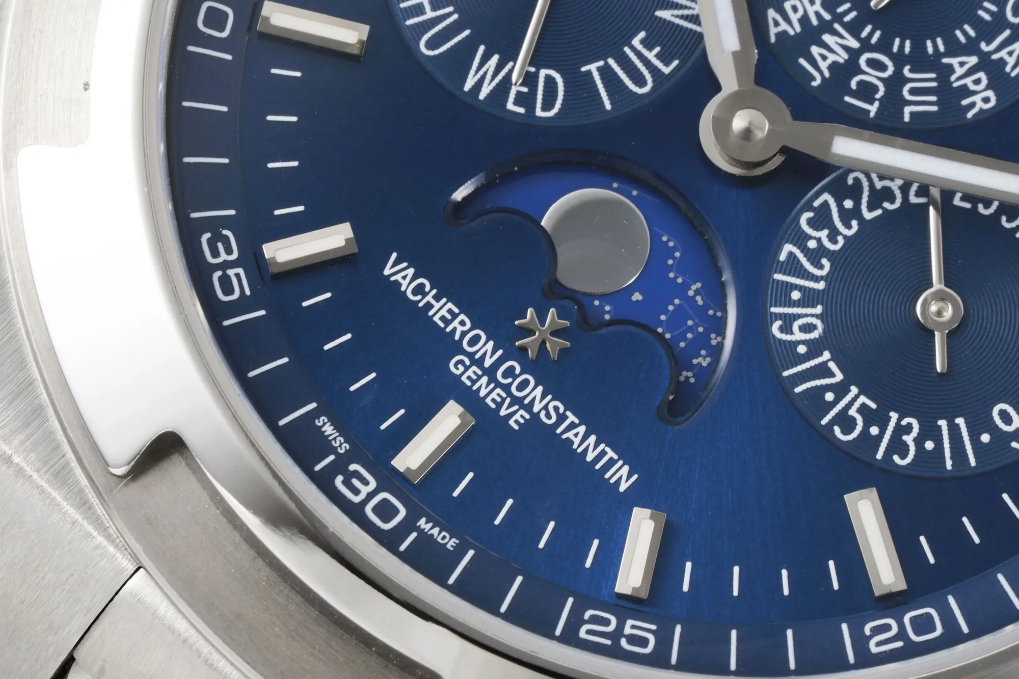 WaterResistant MKS Factory Vacheron Constantin Overseas 4300V Perpetual Calendar Watch – Blue Dial, Stainless Steel Bracelet, Best Super Clone Edition 6689
