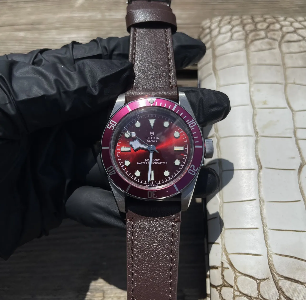 Thermal Tudor Black Bay Burgundy Red Dial Automatic Diver’s Watch with Brown Leather Strap 4286
