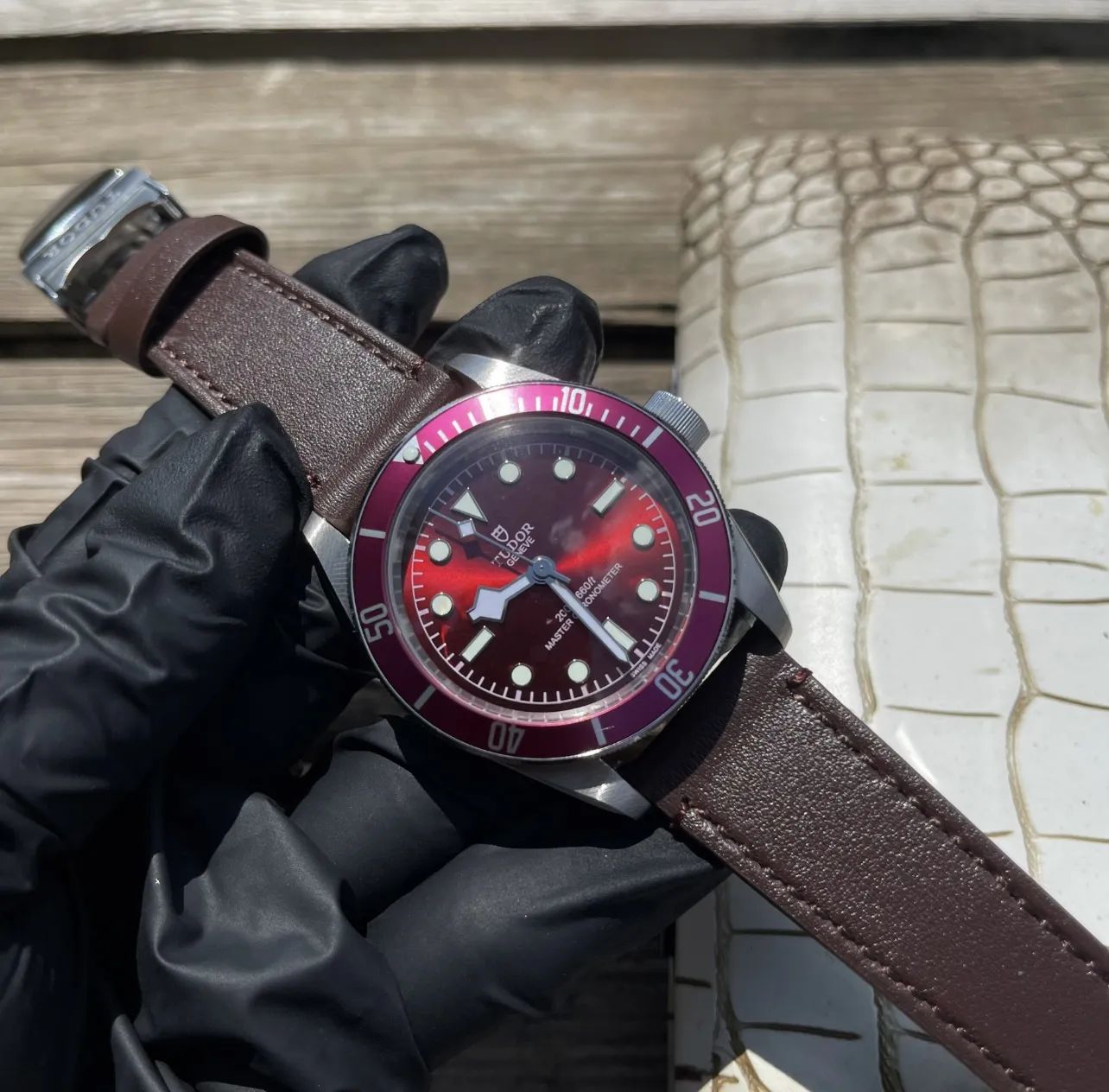 Thermal Tudor Black Bay Burgundy Red Dial Automatic Diver’s Watch with Brown Leather Strap 4286