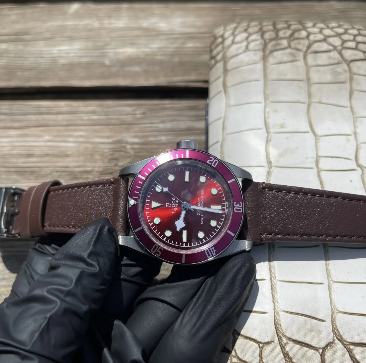 Thermal Tudor Black Bay Burgundy Red Dial Automatic Diver’s Watch with Brown Leather Strap 4286