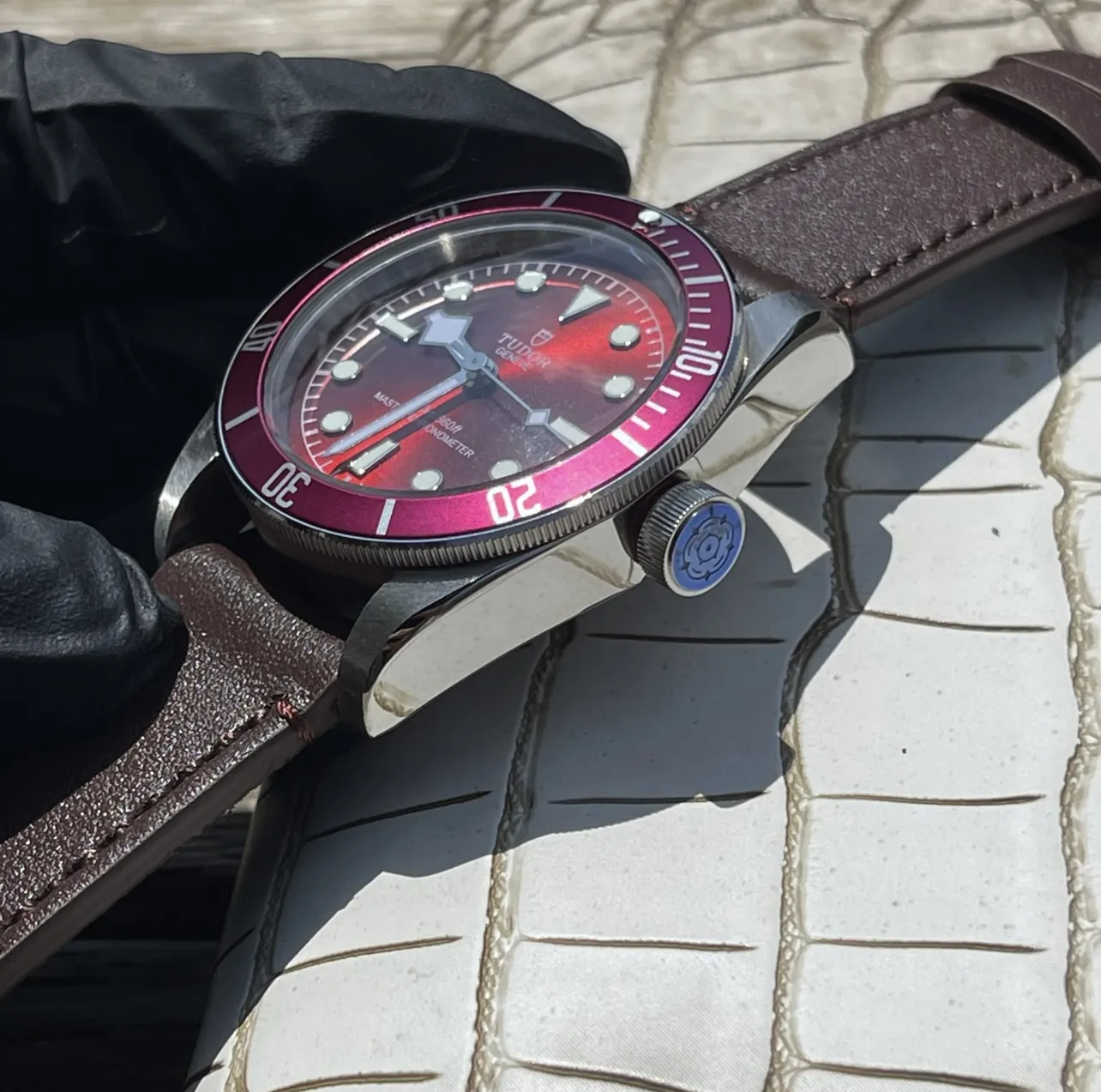 Thermal Tudor Black Bay Burgundy Red Dial Automatic Diver’s Watch with Brown Leather Strap 4286