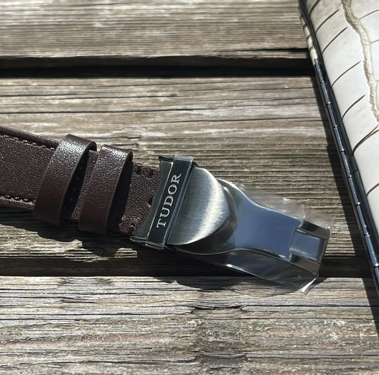 Thermal Tudor Black Bay Burgundy Red Dial Automatic Diver’s Watch with Brown Leather Strap 4286
