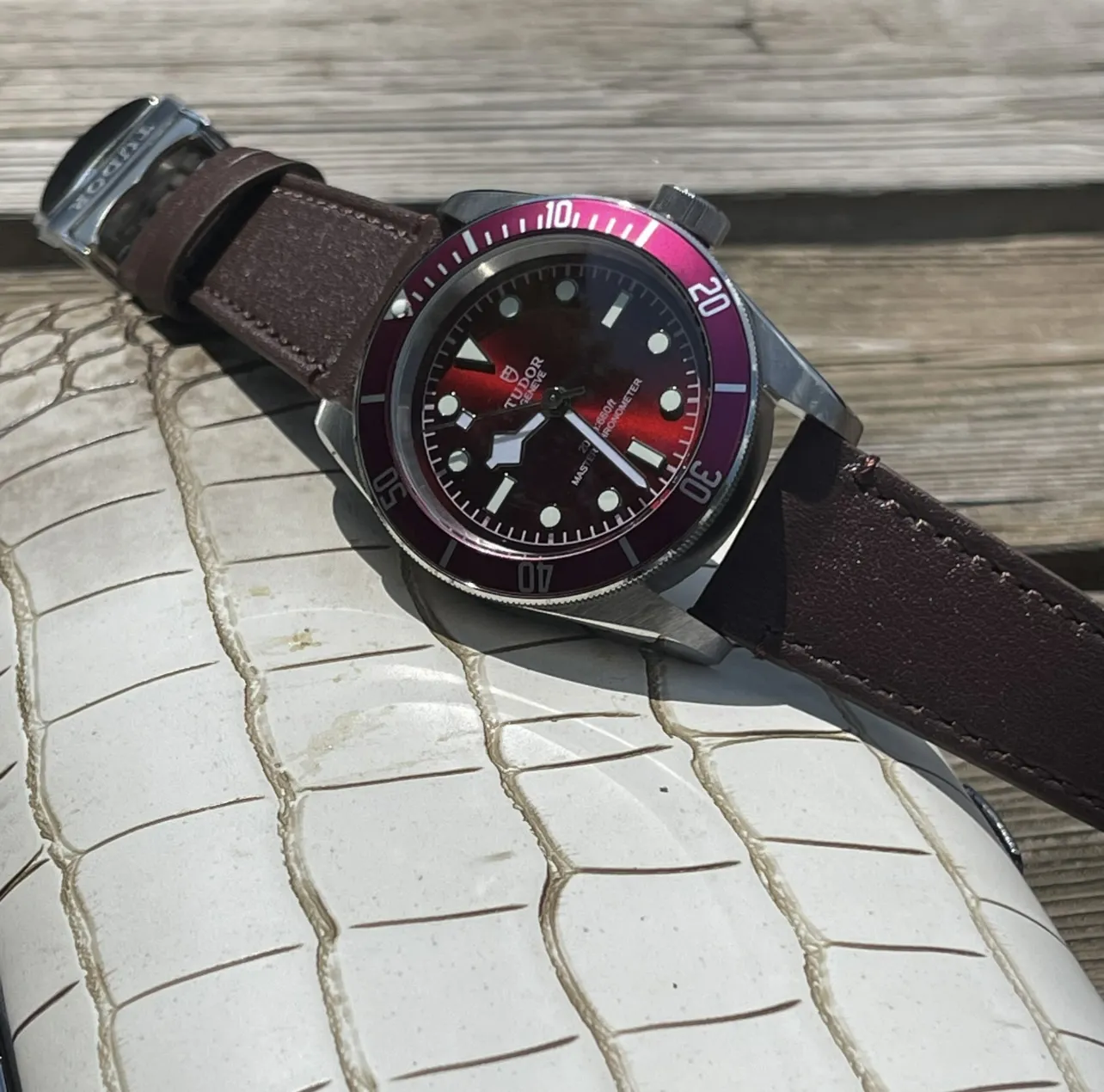 Thermal Tudor Black Bay Burgundy Red Dial Automatic Diver’s Watch with Brown Leather Strap 4286