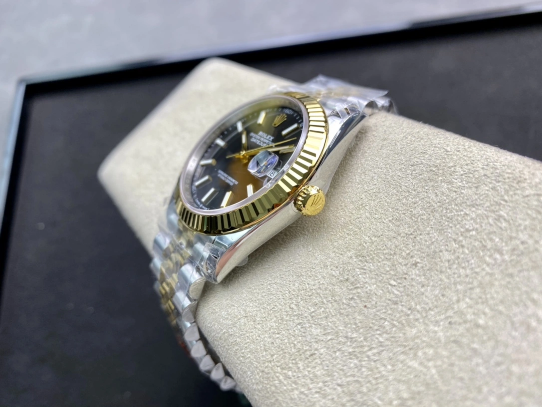 Breathable CBD Factory Rolex Datejust 41mm Two-Tone Yellow Gold Green Dial Fluted Bezel Jubilee Bracelet (126333) 1:1 Super Clone – DD3235 Movement 88