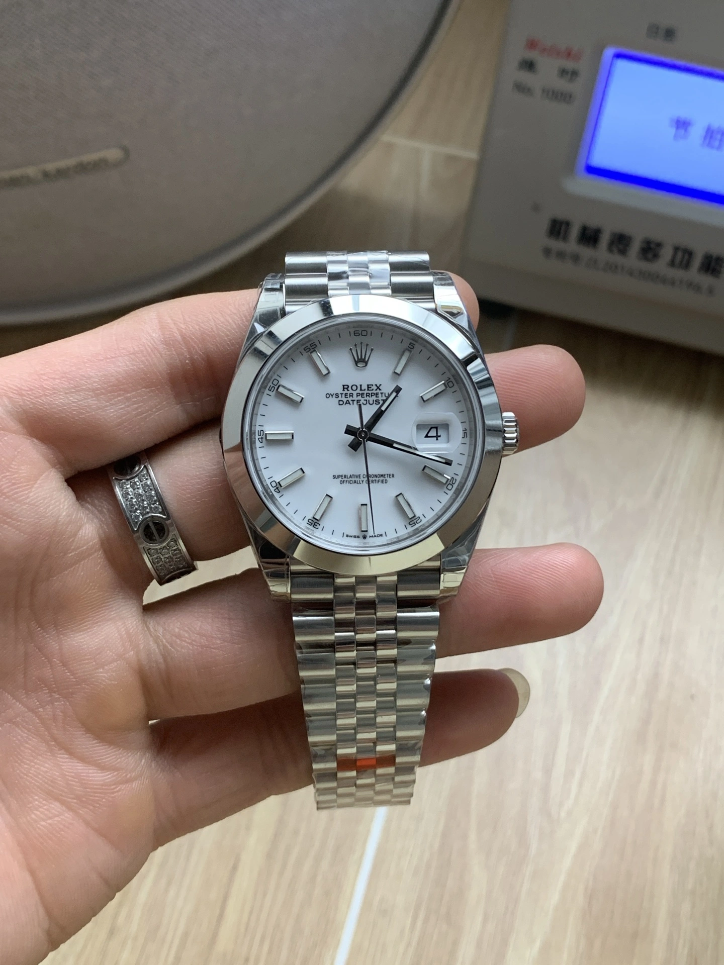 CBD Factory Rolex Datejust 41mm Pure White Dial Smooth Bezel Jubilee Bracelet (126300) 1:1 Super Clone – DD3235 Movement Trendy 68