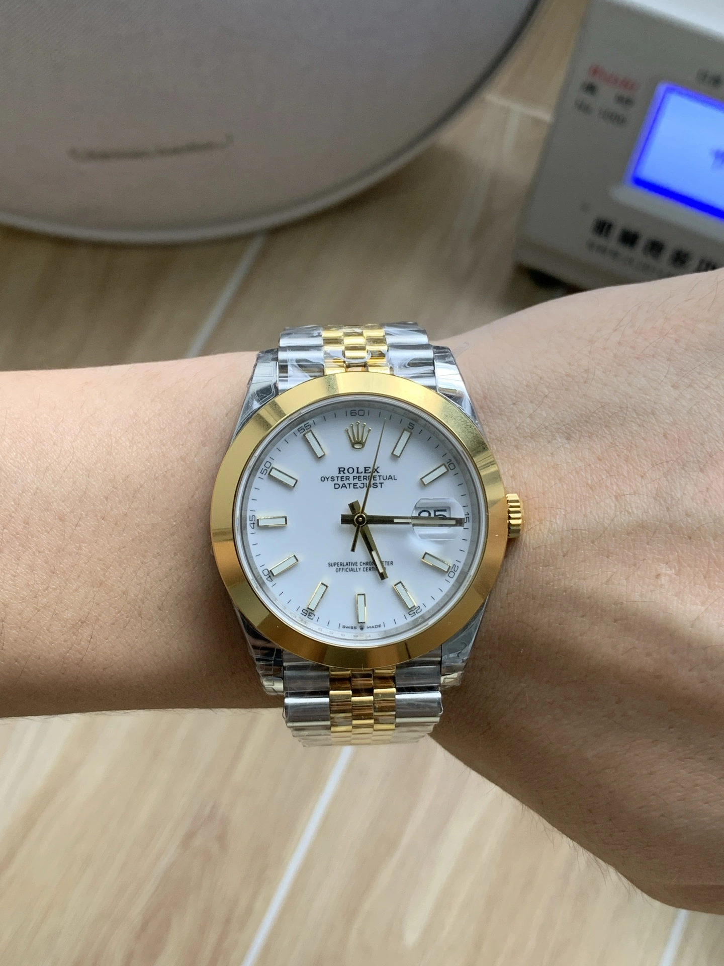 CBD Factory Rolex Datejust 41mm Two-Tone Yellow Gold White Dial Smooth Bezel Jubilee Bracelet (126303) 1:1 Super Clone – DD3235 Movement Trendsetting 91
