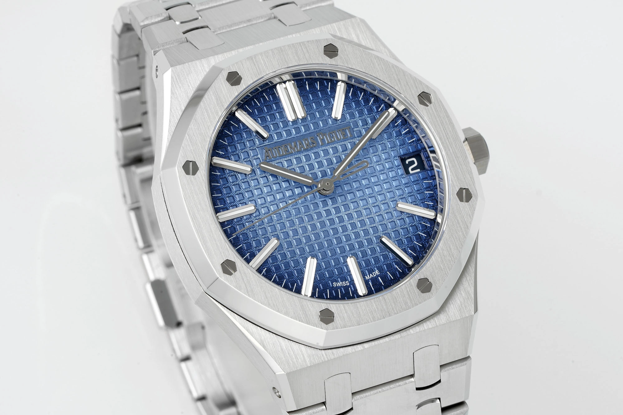 CBD Factory Audemars Piguet Royal Oak 41mm White Gold Gradient Smoked Blue Dial (15510BC) 1:1 Super Clone – DD4302 Movement Stylish 345