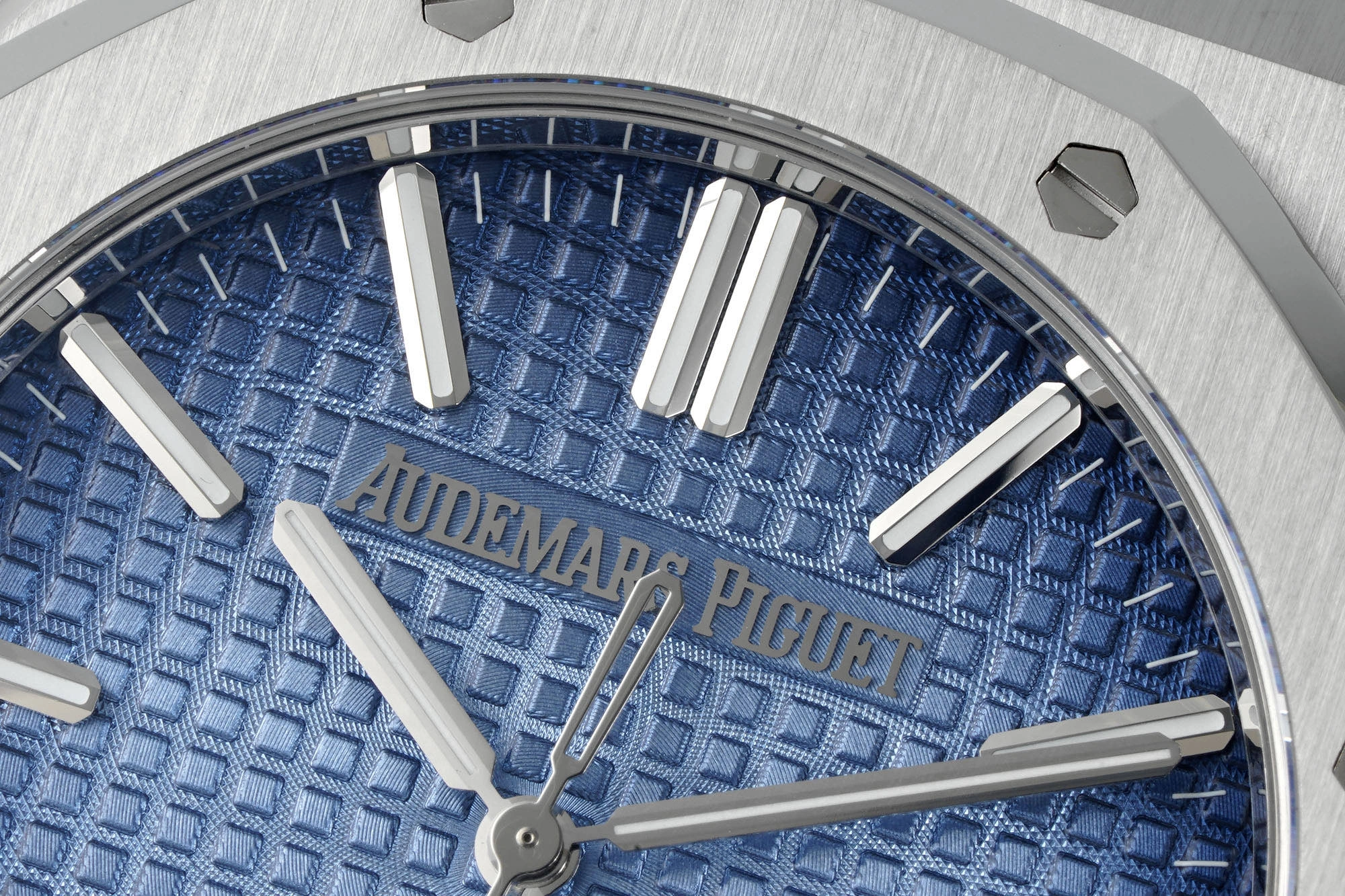 CBD Factory Audemars Piguet Royal Oak 41mm White Gold Gradient Smoked Blue Dial (15510BC) 1:1 Super Clone – DD4302 Movement Stylish 345