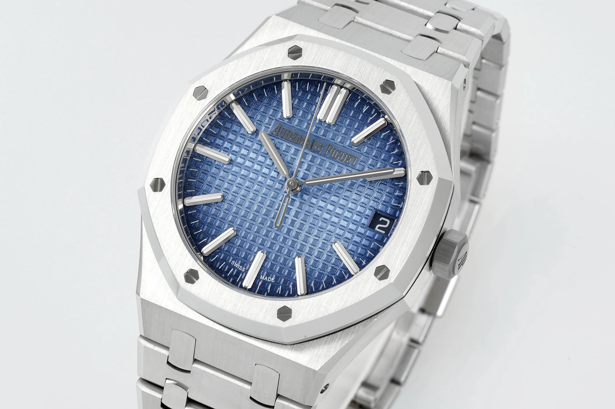 CBD Factory Audemars Piguet Royal Oak 41mm White Gold Gradient Smoked Blue Dial (15510BC) 1:1 Super Clone – DD4302 Movement Stylish 345