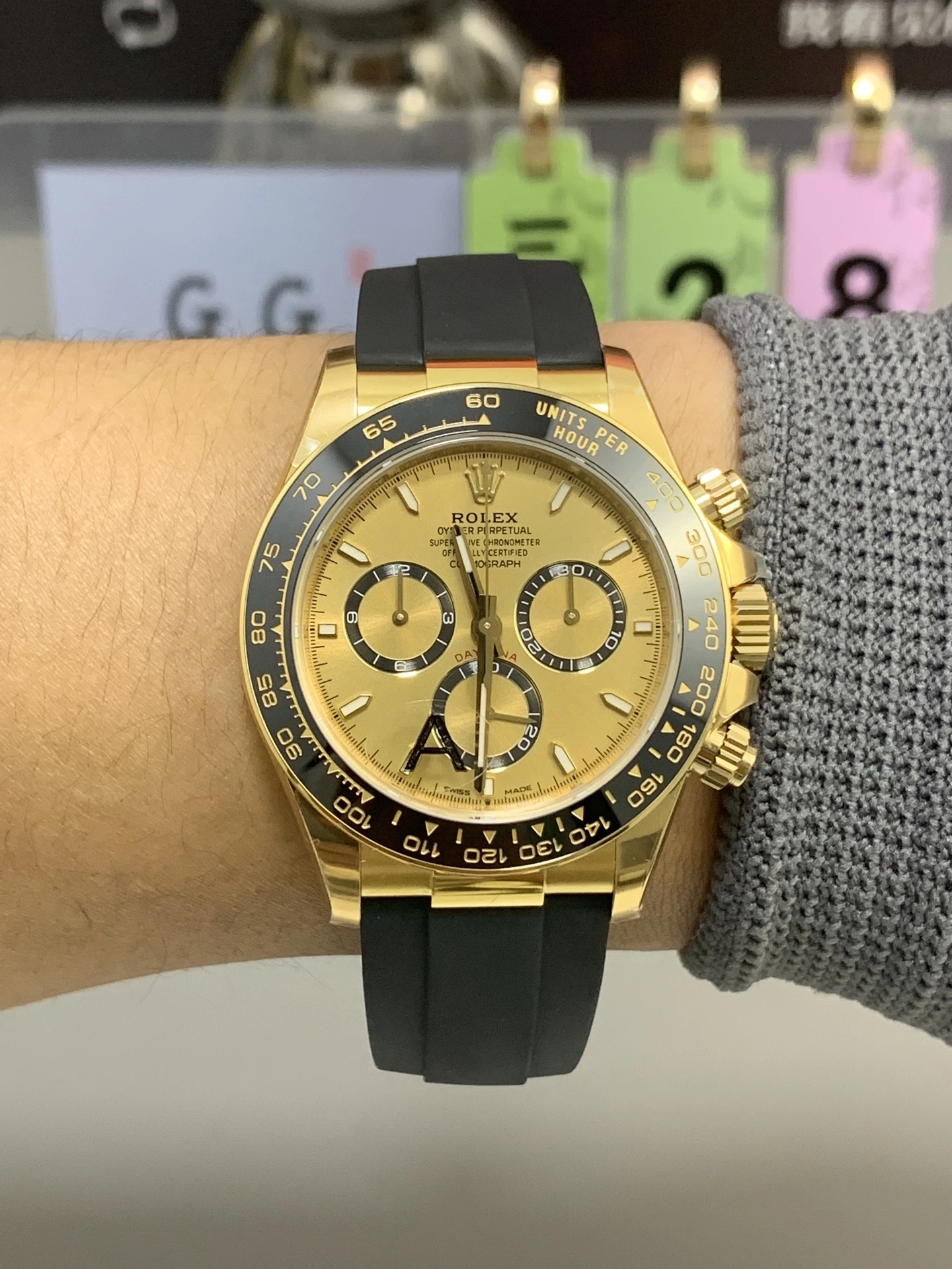 Effortless CBD Factory Rolex Cosmograph Daytona 40mm “Pikachu” Champagne Dial Yellow Gold Rubber Strap (126518LN) 1:1 Super Clone – DD4131 Movement 28