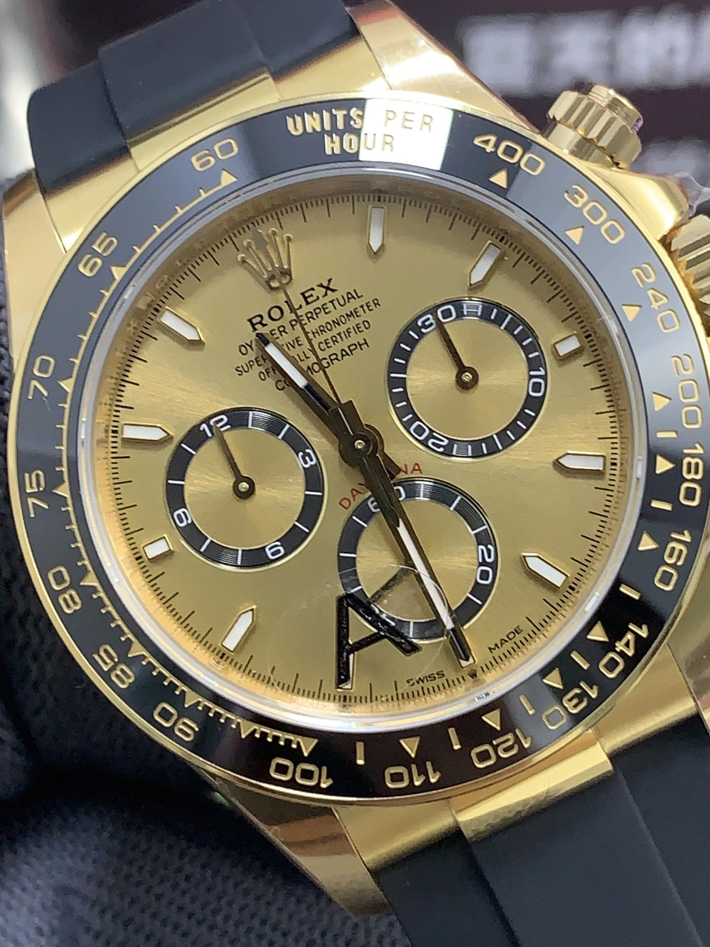 Effortless CBD Factory Rolex Cosmograph Daytona 40mm “Pikachu” Champagne Dial Yellow Gold Rubber Strap (126518LN) 1:1 Super Clone – DD4131 Movement 28