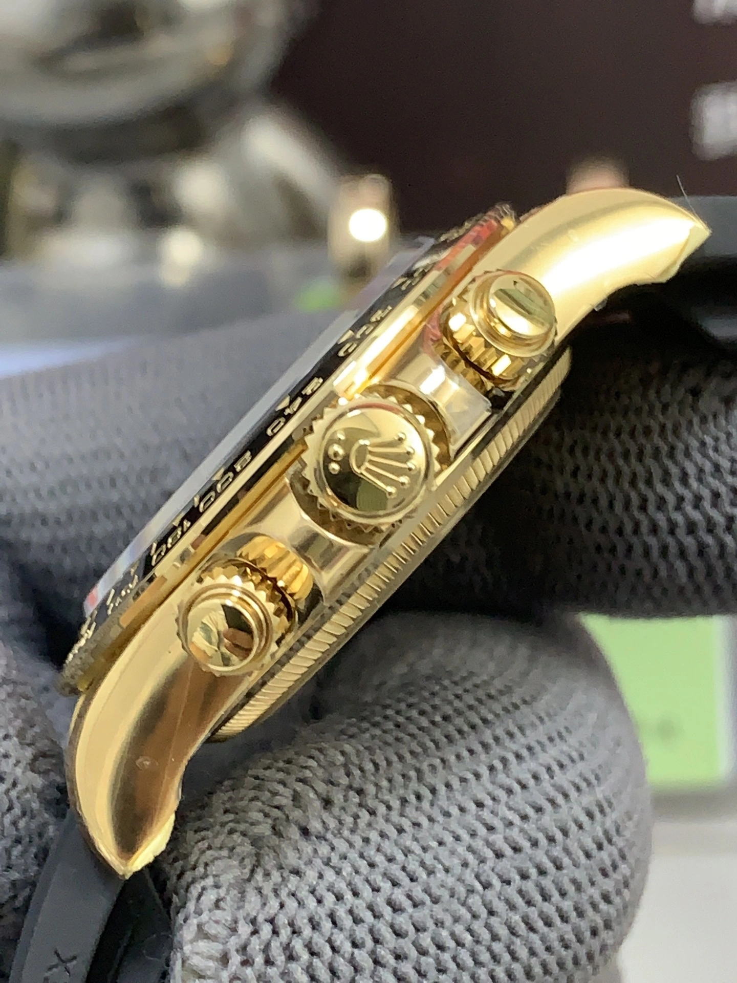 Effortless CBD Factory Rolex Cosmograph Daytona 40mm “Pikachu” Champagne Dial Yellow Gold Rubber Strap (126518LN) 1:1 Super Clone – DD4131 Movement 28