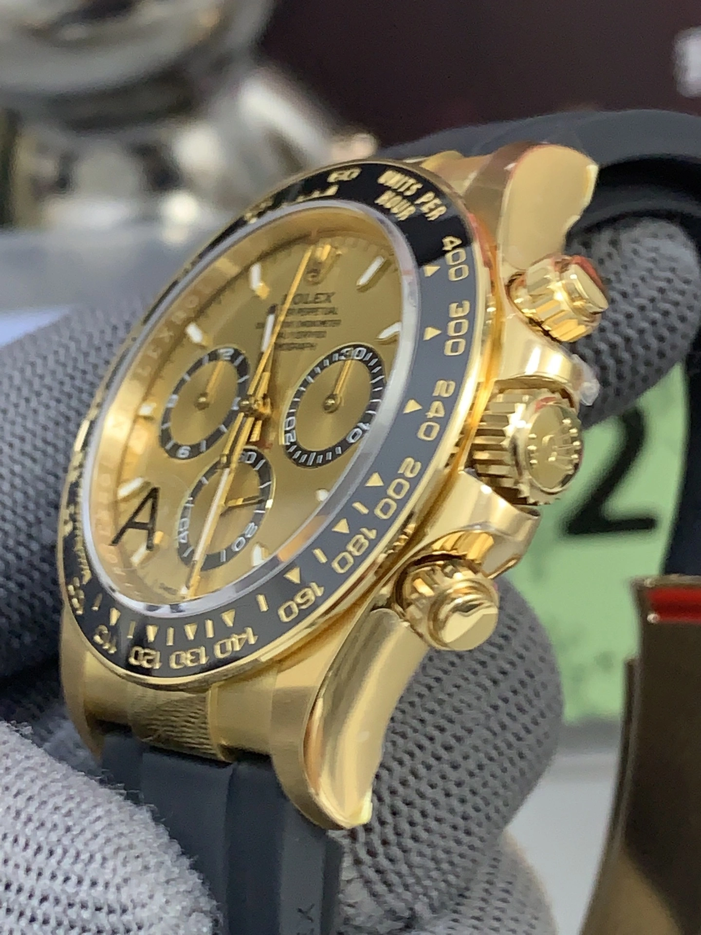 Effortless CBD Factory Rolex Cosmograph Daytona 40mm “Pikachu” Champagne Dial Yellow Gold Rubber Strap (126518LN) 1:1 Super Clone – DD4131 Movement 28