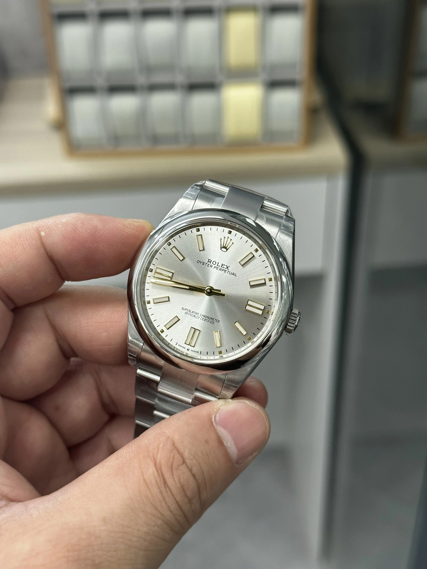 WeatherProof CBD Factory Rolex Oyster Perpetual 41mm Silver Sunburst Dial (Gold Accents) Smooth Bezel Oyster Bracelet (124300) 1:1 Super Clone – DD3230 Movement 169