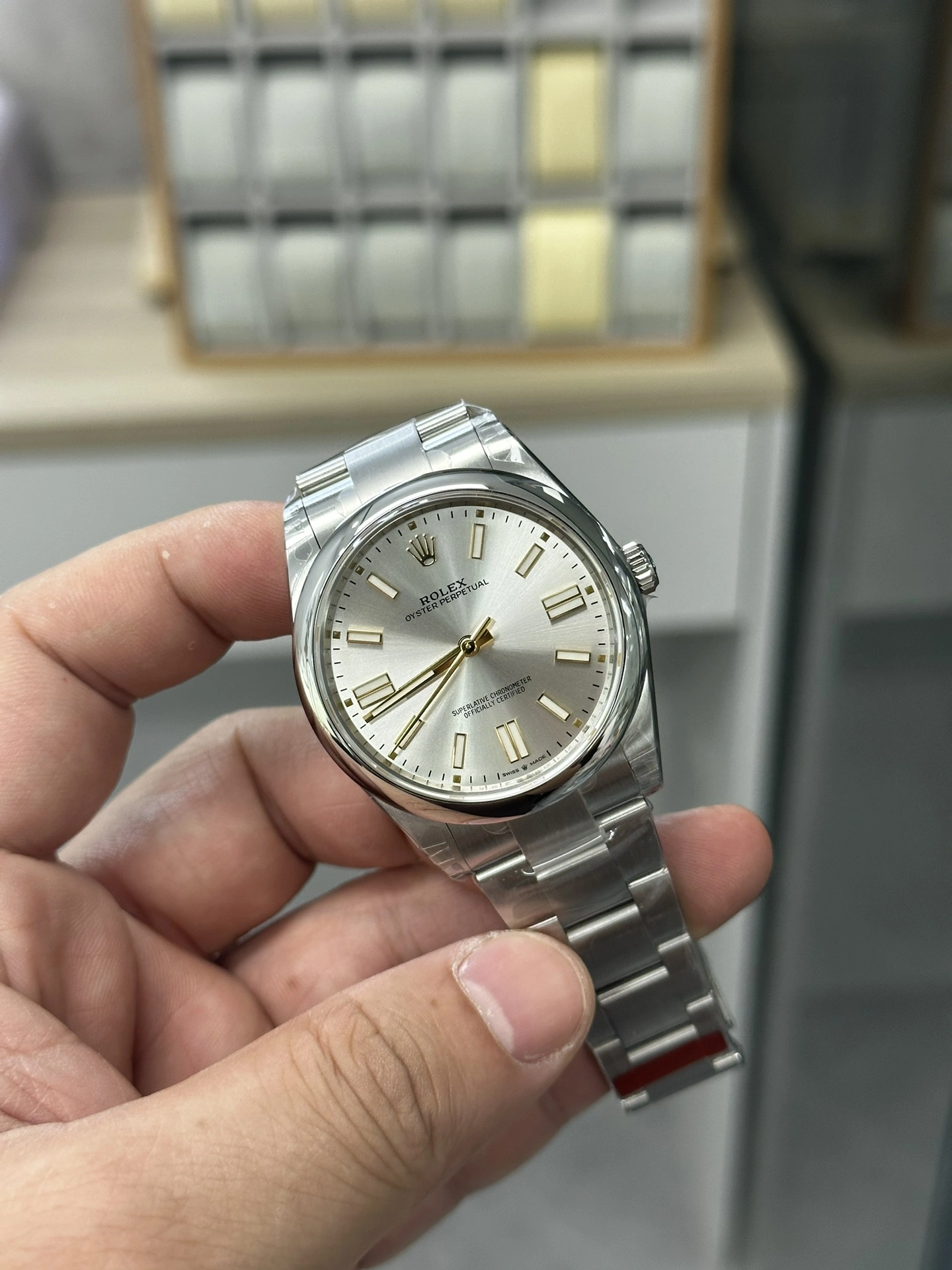 WeatherProof CBD Factory Rolex Oyster Perpetual 41mm Silver Sunburst Dial (Gold Accents) Smooth Bezel Oyster Bracelet (124300) 1:1 Super Clone – DD3230 Movement 169