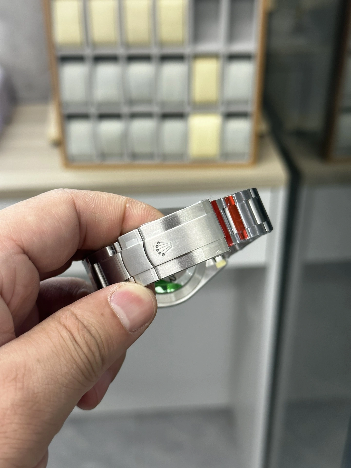 WeatherProof CBD Factory Rolex Oyster Perpetual 41mm Silver Sunburst Dial (Gold Accents) Smooth Bezel Oyster Bracelet (124300) 1:1 Super Clone – DD3230 Movement 169